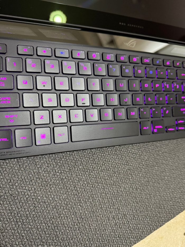 Model: ASUS ROG Zephyrus Duo 16 - Görsel 3